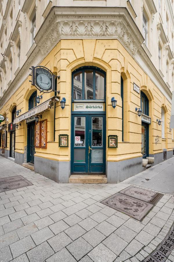 Pyvo Street Home With Balcony By Nw Budapest Bagian luar foto