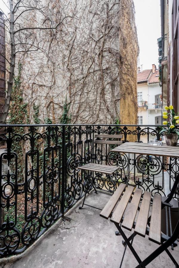 Pyvo Street Home With Balcony By Nw Budapest Bagian luar foto